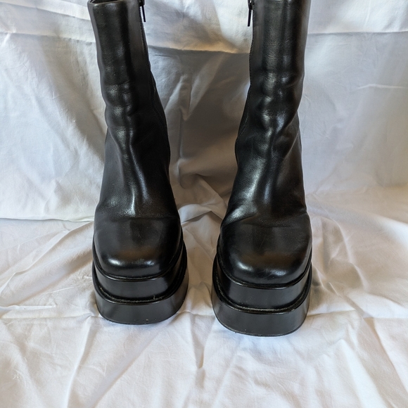 Steve Madden Cobra Platforms Black - Picture 2 of 3